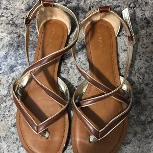 Size 8 brown and gold sandal by Merona